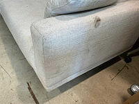 Montel stoffen sofa op metalen onderstel - afbeelding 8 van  9