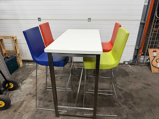 Montis restauranttafel hoog met 4 krukken - afbeelding 1 van  4