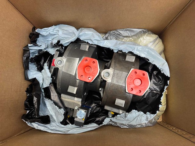 Moog - hydraulische pomp/motor unit (2x) - afbeelding 2 van  9