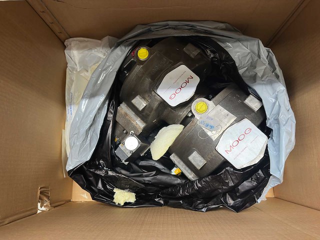 Moog - hydraulische pomp/motor unit (2x) - afbeelding 4 van  9