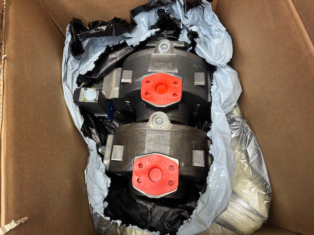 Moog - hydraulische pomp/motor unit (2x) - afbeelding 7 van  9