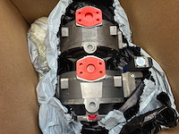 Moog - hydraulische pomp/motor unit (2x) - afbeelding 8 van  9