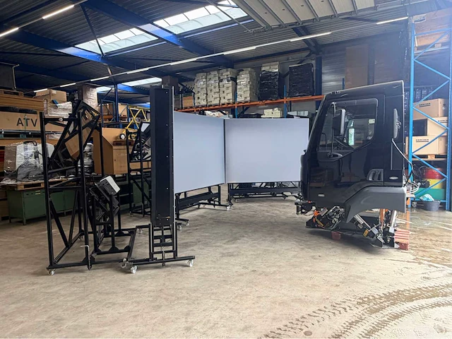 Moog / renault vrachtwagen simulator - afbeelding 23 van  48