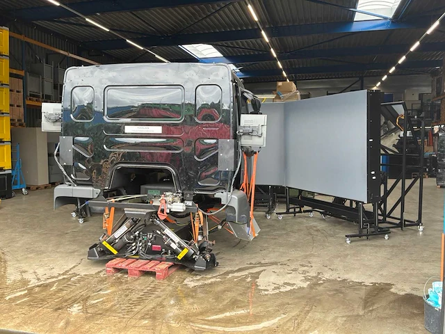 Moog / renault vrachtwagen simulator - afbeelding 44 van  48