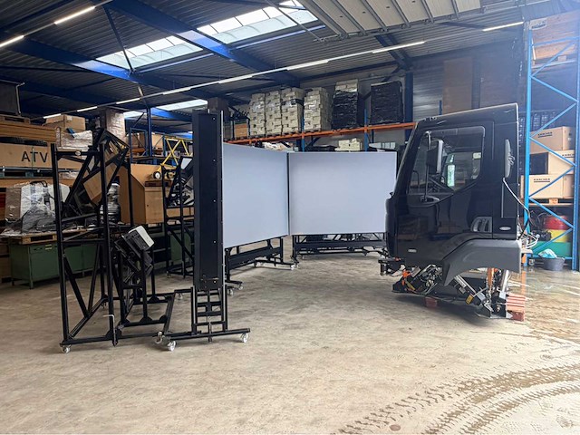 Moog / renault vrachtwagen simulator - afbeelding 23 van  48