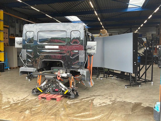 Moog / renault vrachtwagen simulator - afbeelding 44 van  48