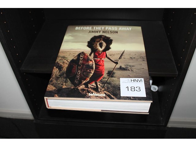 Mooi cultuur boek jimmi nelson. afmeting 30 x 38 x 5 cm. - afbeelding 1 van  2