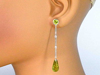 Mooie hangende oorbellen met diamanten en peridot - afbeelding 2 van  9