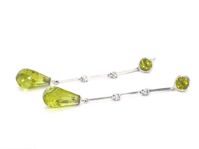 Mooie hangende oorbellen met diamanten en peridot - afbeelding 6 van  9