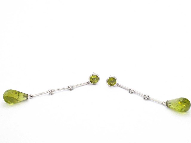 Mooie hangende oorbellen met diamanten en peridot - afbeelding 8 van  9
