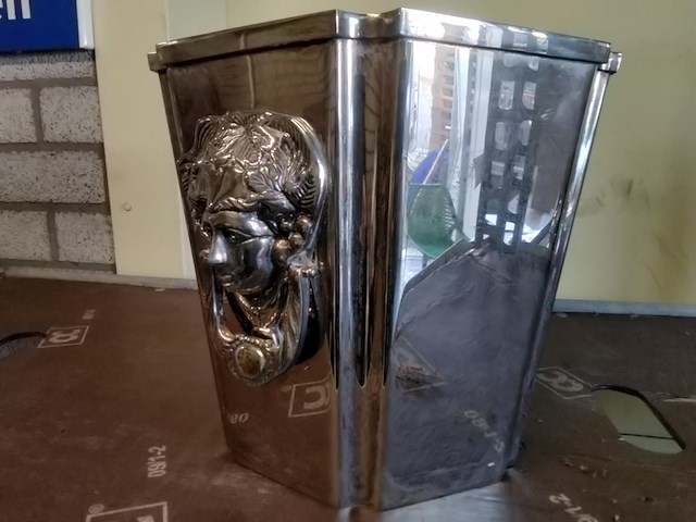 Mooie wijnkoeler met 2 sierlijke ornamenten fink silber - afbeelding 2 van  5