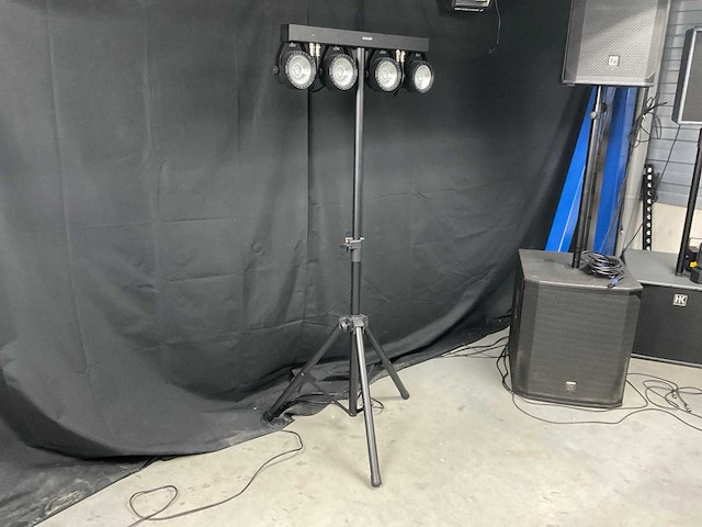 Moonlight 4 rgb cob led-par op statief - afbeelding 3 van  7