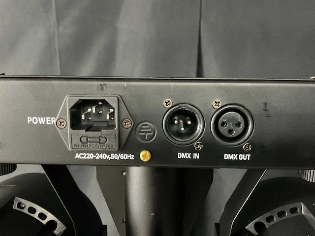 Moonlight 4 rgb cob led-par op statief - afbeelding 7 van  7