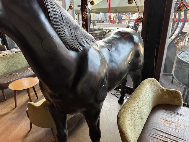 Moooi - decoratief paard - afbeelding 3 van  8
