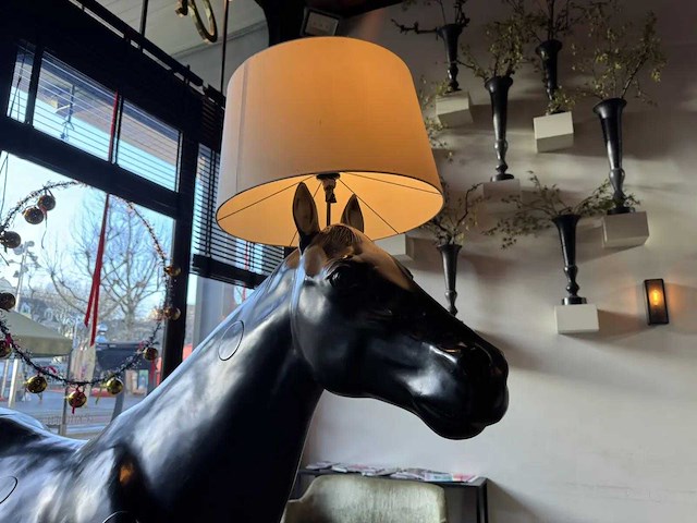 Moooi - decoratief paard - afbeelding 4 van  8