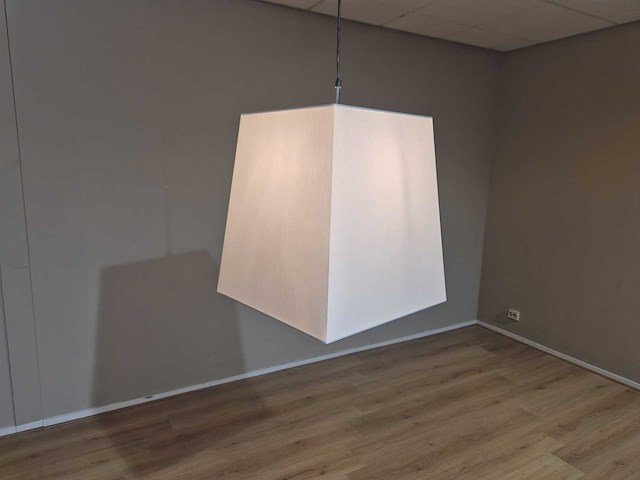 Moooi - love - hanglamp - showroommodel - afbeelding 2 van  9