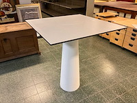 Moooi container trespa statafel - afbeelding 1 van  4