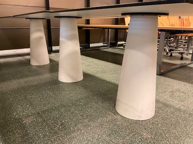 Moooi container trespa tafel (3x) - afbeelding 6 van  9