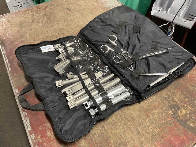 Moore medical chirurgische instrumenten in draagtas - afbeelding 1 van  5