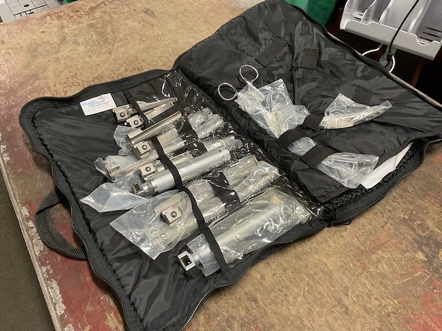Moore medical chirurgische instrumenten in draagtas - afbeelding 1 van  5