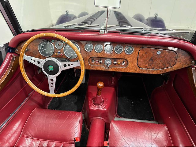 Morgan - plus 8 - 3.9 injection - personenauto - 1995 - afbeelding 6 van  19