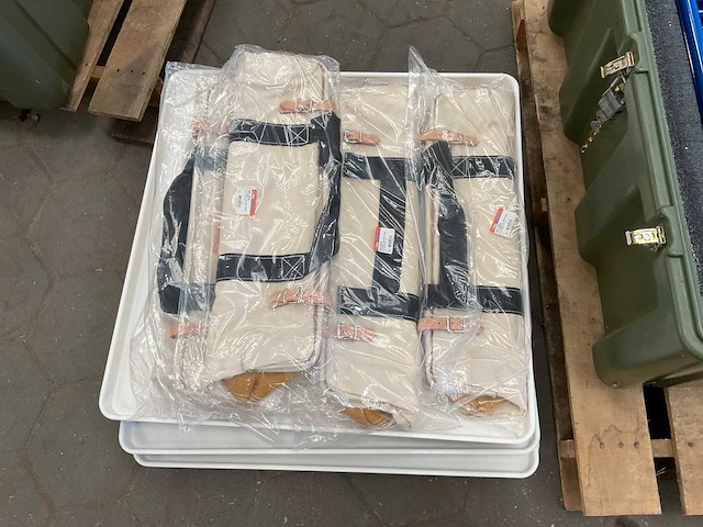 Mortar board chest - afbeelding 6 van  6