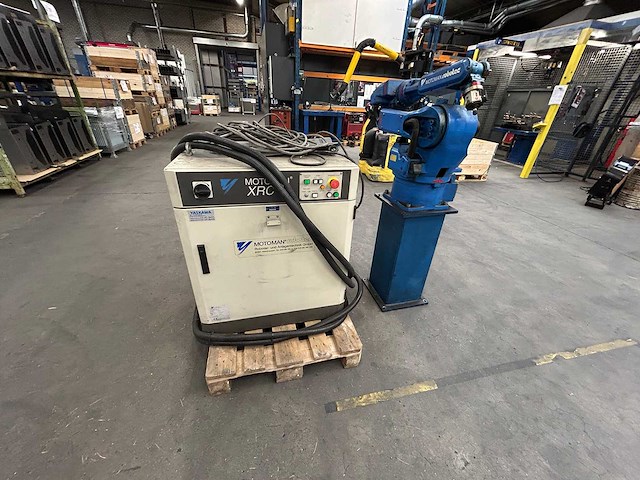 Motoman-yaskawa - 2000 - xrc - industriële robot - afbeelding 1 van  19