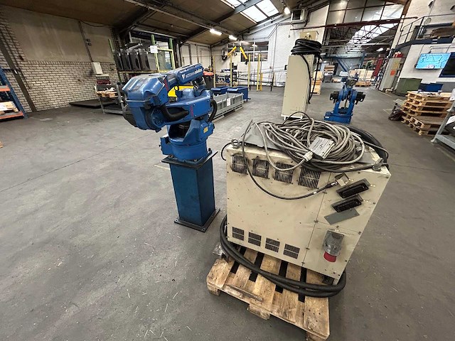 Motoman-yaskawa - 2000 - xrc - industriële robot - afbeelding 16 van  19