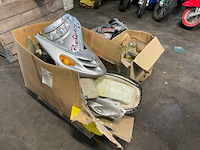 Motor en brommer onderdelen, kappen, helmglazen, uchtfilters - afbeelding 1 van  8