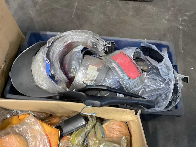 Motor en brommer onderdelen, kappen, helmglazen, uchtfilters - afbeelding 5 van  8