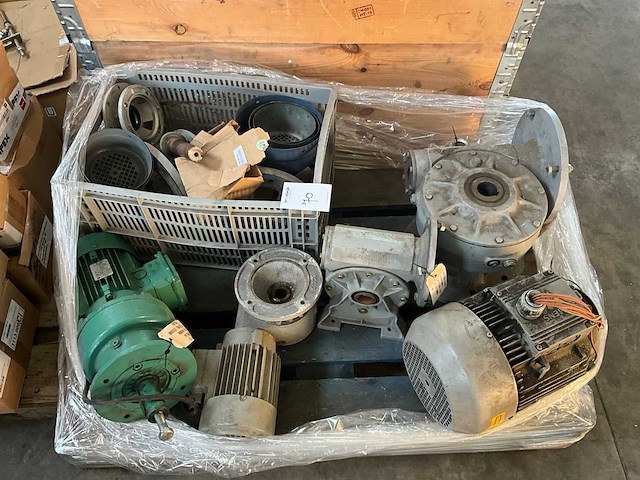 Motor en onderdelen (7x) - afbeelding 1 van  11