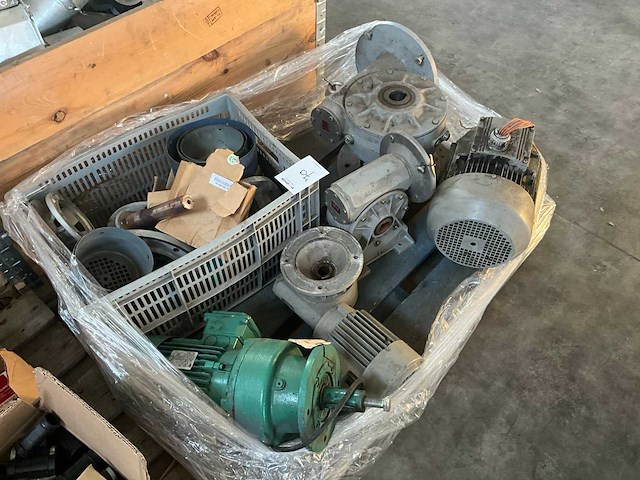 Motor en onderdelen (7x) - afbeelding 4 van  11