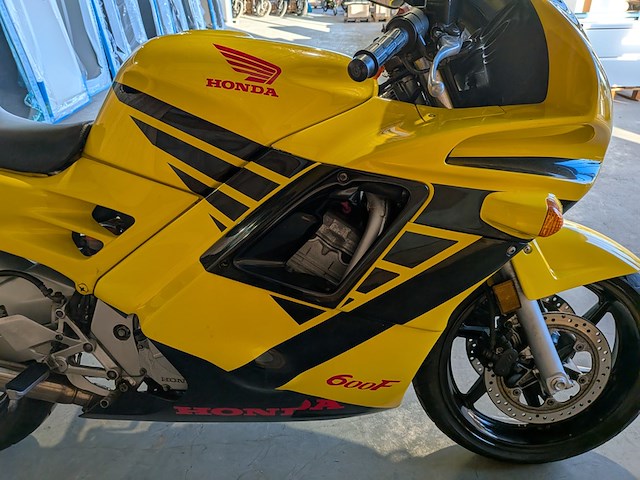 Motor, honda, sport cbr 600f, 1993 - afbeelding 26 van  37