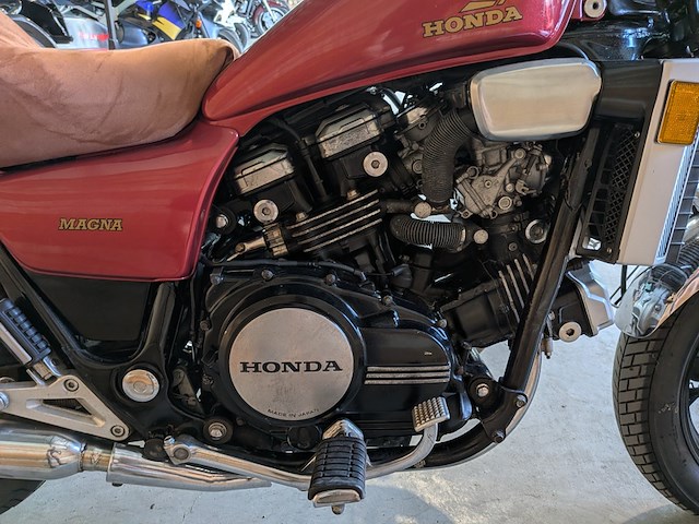 Motor, honda, vf 700c magna, 1984 - afbeelding 29 van  44