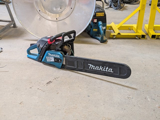 Motor kettingzaag makita - afbeelding 1 van  9