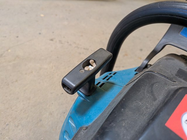 Motor kettingzaag makita - afbeelding 8 van  9
