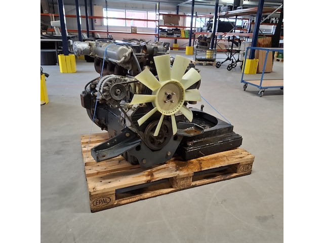 Motor, perkins, 4 cilinder - afbeelding 1 van  16