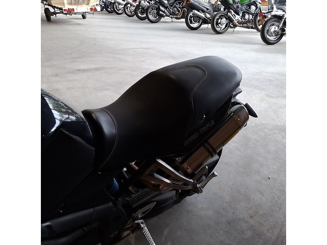 Motor, triumph, speed triple 1050, zwart, 2009 - afbeelding 24 van  35