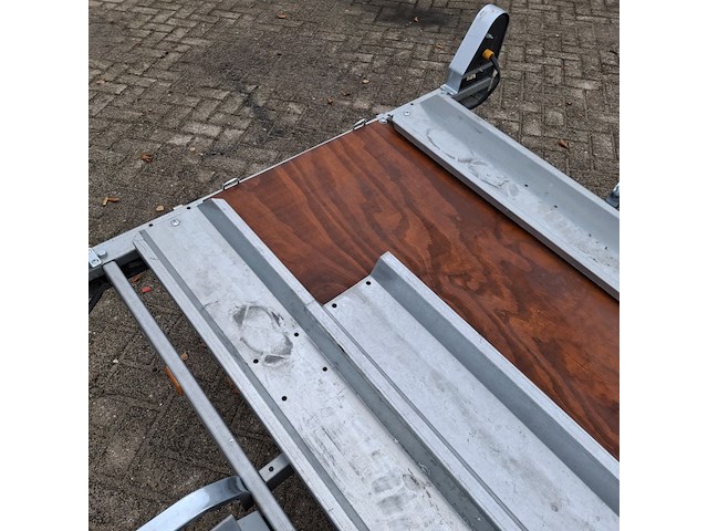 Motoraanhanger, erde - afbeelding 11 van  14