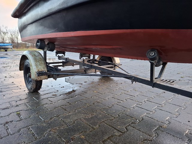 Motorboot incl. trailer - afbeelding 8 van  8