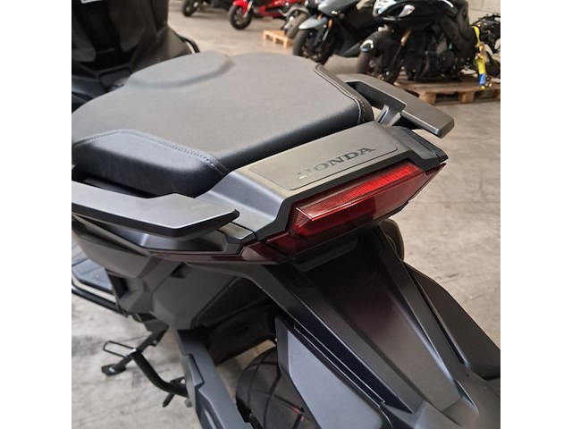 Motorfiets, honda, scooter, 2025 - afbeelding 6 van  18