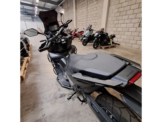 Motorfiets, honda, scooter, 2025 - afbeelding 16 van  18