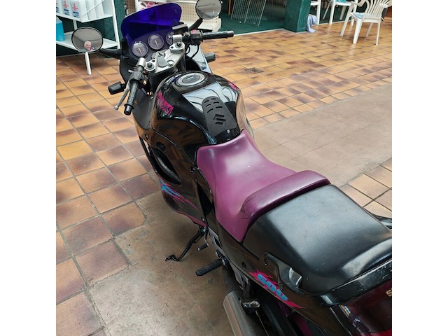 Motorfiets, suzuki, gsx 600 f, zwart/paars, 1990 - afbeelding 2 van  6