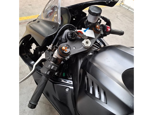 Motorfiets, yamaha, r6 , circuitmotor - afbeelding 15 van  28