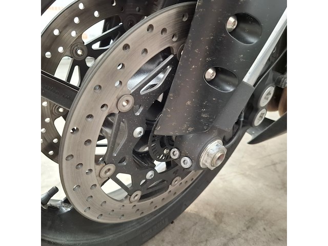 Motorfiets, yamaha, r6 , circuitmotor - afbeelding 18 van  28