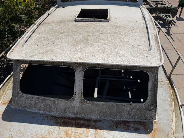 Motorjacht met aanhanger - afbeelding 9 van  47