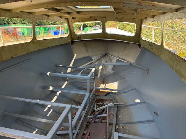 Motorjacht met aanhanger - afbeelding 13 van  47