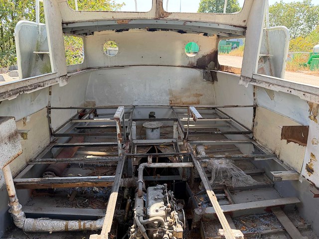 Motorjacht met aanhanger - afbeelding 15 van  47