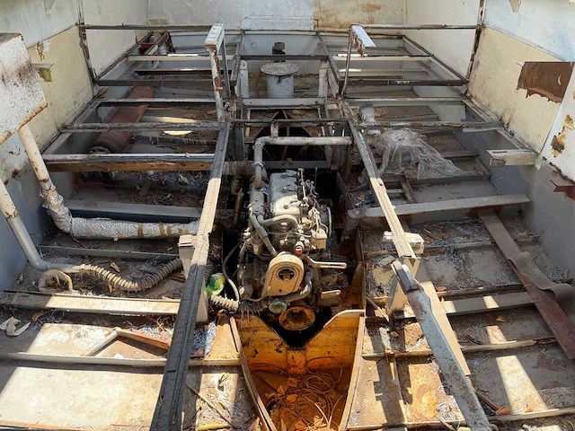 Motorjacht met aanhanger - afbeelding 16 van  47