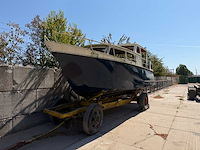 Motorjacht met aanhanger - afbeelding 12 van  47